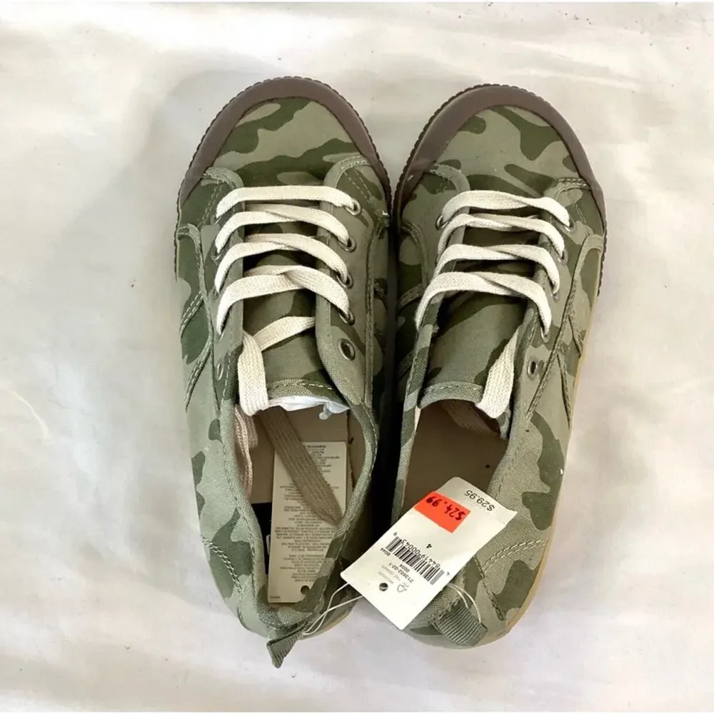 NWT Gap Camouflage Canvas Kids Sneakers size 5